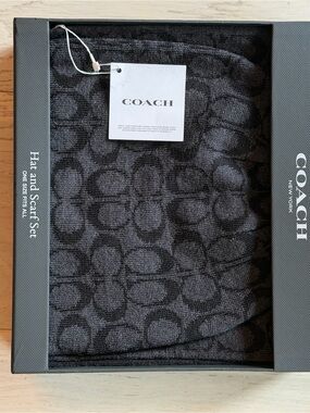 Coach Hat and Scarf Gift Set
